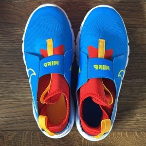 Nike Flex Runner 2 (GS) size 7Y